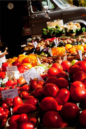 Vegetables at farmer's market Foto de stock - Royalty Free Premium, Número: 614-03818717