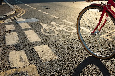 Road with cycle path and bicycle Stock Photo - Premium Royalty-Free, Code: 614-03902255