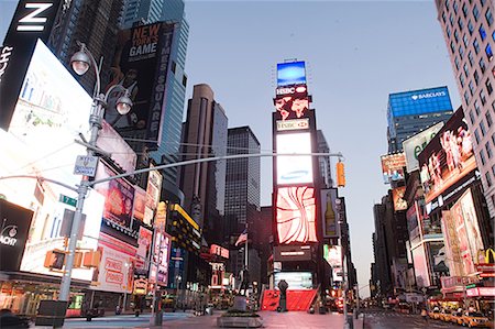 Times Square, New York City, New York, États-Unis Photographie de stock - Premium Libres de Droits, Code: 614-03902578