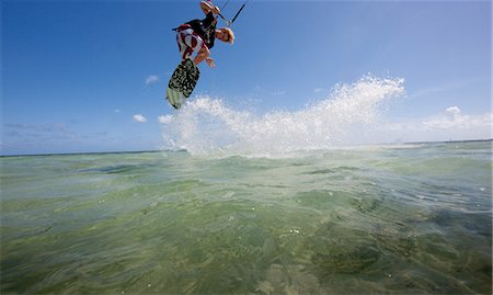 Kitesurf en eau peu profonde Photographie de stock - Premium Libres de Droits, Code: 614-03903828