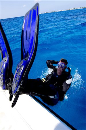 scuba divers - Rouler dans l'océan Photographie de stock - Premium Libres de Droits, Code: 614-03903839