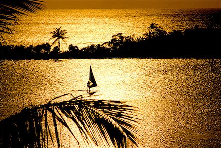 roatan - Planche à voile au coucher du soleil Photographie de stock - Premium Libres de Droits, Code: 614-03903841