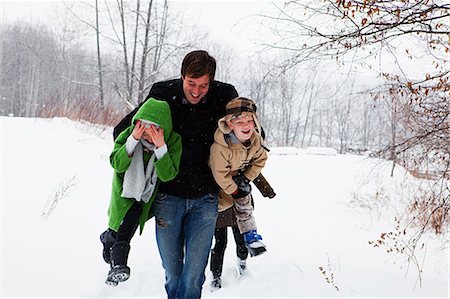 play snow - Father carrying son and daughter in snow Stock Photo - Premium Royalty-Free, Code: 614-03981313