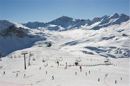 sciatore (uomo e donna) - Skiers at Val d'Isere resort, France Fotografie stock - Premium Royalty-Free, Codice: 614-03981393