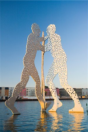 river spree - Molekül Mann Skulptur, Berlin, Deutschland Stockbilder - Premium RF Lizenzfrei, Bildnummer: 614-03981605