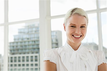 Businesswoman wearing white blouse, portrait Fotografie stock - Premium Royalty-Free, Codice: 614-03981644