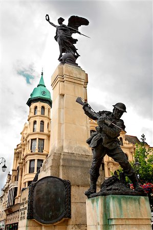 Northern Ireland, Derry, Diamond war memorial Stock Photo - Premium Royalty-Free, Code: 610-05654901