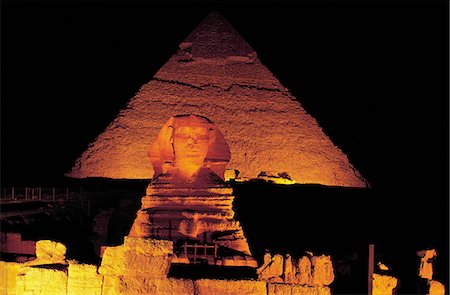 simsearch:610-00257148,k - Pyramides de l'Egypte, au Caire, le Sphinx et Gizeh par nuit. Photographie de stock - Premium Libres de Droits, Code: 610-00797803