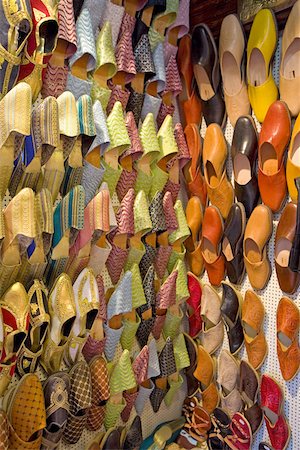 simsearch:610-05391094,k - Tunisia, Tunis, souk, multicoloured Turkish slippers Stock Photo - Premium Royalty-Free, Code: 610-01576160
