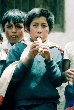 pisac - Enfant de Pérou, Pisac, jouant de la flûte Photographie de stock - Premium Libres de Droits, Code: 610-01578470