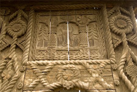 simsearch:610-01576281,k - Romania, Maramures, close-up of carved door Foto de stock - Sin royalties Premium, Código: 610-01578653