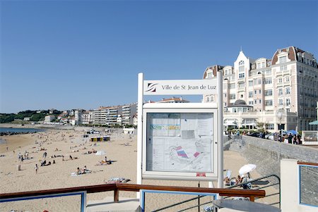 simsearch:610-00257001,k - France, Aquitaine, Saint Jean de Luz, beach and information sign Foto de stock - Sin royalties Premium, Código: 610-01598987