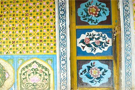 simsearch:610-02373524,k - China, Xinjiang, Turpan, traditional Uyghur dwelling, painted door Foto de stock - Sin royalties Premium, Código: 610-02373595