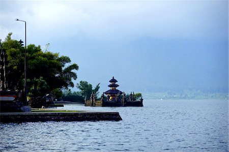 simsearch:610-05841687,k - Indonesia, Bali, temple of  Pura Ulun Danu Bratan on the Bratan lake Stock Photo - Premium Royalty-Free, Code: 610-03504775