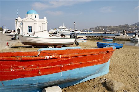 simsearch:610-00682372,k - Greece, Cyclades, Mykonos, Hora, chapel at the edge of the beach Foto de stock - Sin royalties Premium, Código: 610-03503935