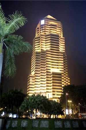 simsearch:610-03809612,k - Tour de la Malaisie, Kuala Lumpur, de la banque publique par nuit Photographie de stock - Premium Libres de Droits, Code: 610-03809094