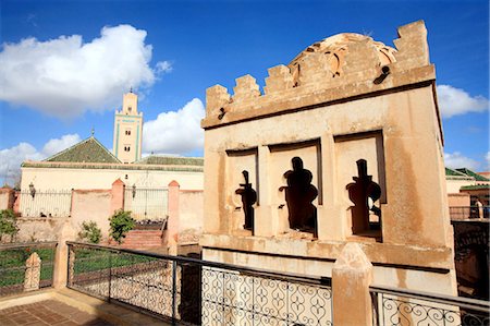 simsearch:610-00797099,k - Maroc, Marrakech, mosquée ben Youssef et Koubba almoravide en arrière-plan Photographie de stock - Premium Libres de Droits, Code: 610-03810880