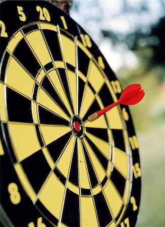 darts nobody - An arrow on a dart-board. Stock Photo - Premium Royalty-Free, Code: 6102-03748821
