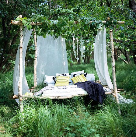 A bed in a small glade. Stock Photo - Premium Royalty-Free, Code: 6102-03749314
