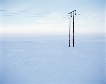 simsearch:6102-03749428,k - A power line in a winter landscape. Foto de stock - Sin royalties Premium, Código: 6102-03749432