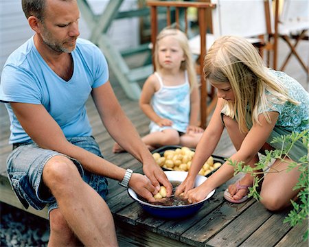 peeling (preparing potatoes) - Father and daughters peeling potatoes. Stock Photo - Premium Royalty-Free, Code: 6102-03750260