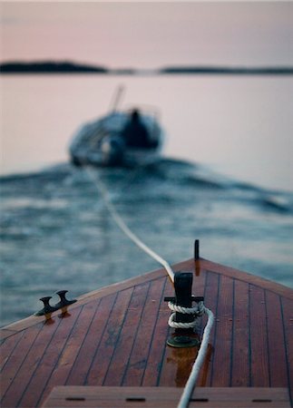 remorqueur (bateau) - A boat being towed. Foto de stock - Sin royalties Premium, Código: 6102-03750282