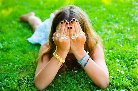 A girl with daisies in her hands. Stock Photo - Premium Royalty-Free, Code: 6102-03750534