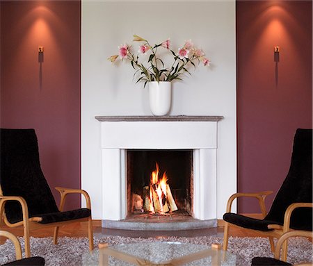 A fireplace in a living room. Foto de stock - Sin royalties Premium, Código: 6102-03750670