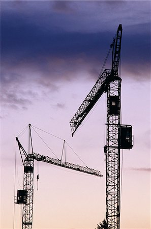 simsearch:6102-06336804,k - Two building cranes in a beautifylly coloured light. Foto de stock - Sin royalties Premium, Código: 6102-03750693