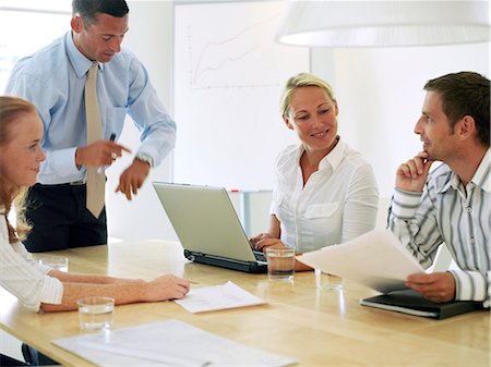 simsearch:6102-03750615,k - Two women and two men in an office having a meeting. Foto de stock - Sin royalties Premium, Código: 6102-03750600