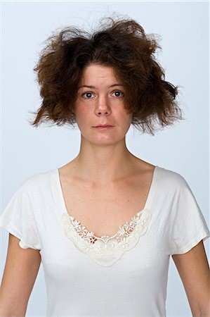 simsearch:6102-03866975,k - Portrait of a woman with messy hair. Foto de stock - Sin royalties Premium, Código: 6102-03750819