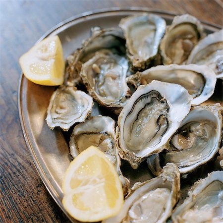 simsearch:6102-03828260,k - A plate of oysters. Stock Photo - Premium Royalty-Free, Code: 6102-03750954