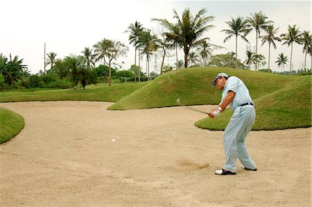 simsearch:6102-03750876,k - A man playing golf. Foto de stock - Sin royalties Premium, Código: 6102-03750988