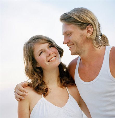 simsearch:6102-03751079,k - Portrait of a young couple in love, Thailand. Foto de stock - Royalty Free Premium, Número: 6102-03751072