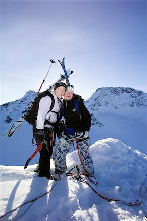 simsearch:6102-03750881,k - Two women on the top of a mountain. Foto de stock - Sin royalties Premium, Código: 6102-03751102