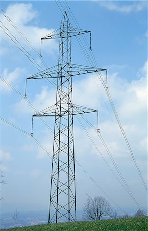 simsearch:6122-07706934,k - Electricity pylon with cables against sky Foto de stock - Sin royalties Premium, Código: 6102-03858898