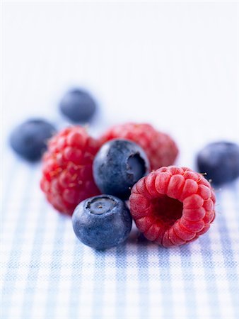 fruit and vegetable - Raspberries and blueberries. Stock Photo - Premium Royalty-Free, Code: 6102-03866284