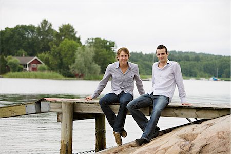 simsearch:6102-08271046,k - Two friends sitting on a jetty, Sweden. Foto de stock - Sin royalties Premium, Código: 6102-03866310