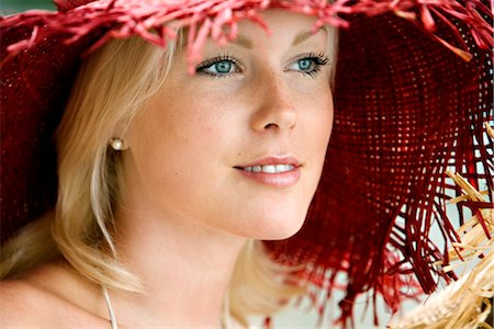 simsearch:6102-03866856,k - Portrait of a woman wearing a red hat, Sweden. Foto de stock - Sin royalties Premium, Código: 6102-03866311