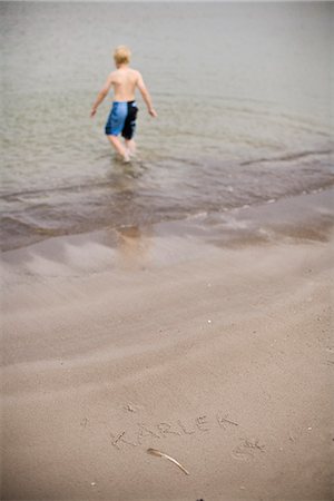 A boy bathing in the sea, Gotland, Sweden. Foto de stock - Sin royalties Premium, Código: 6102-03866570