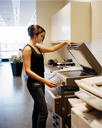 simsearch:6102-03751198,k - A woman in an office, Sweden. Foto de stock - Sin royalties Premium, Código: 6102-03866750