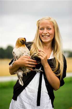 simsearch:6102-08761103,k - A teenage girl holding a hen, Sweden. Foto de stock - Sin royalties Premium, Código: 6102-03866700