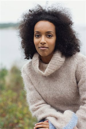 simsearch:6102-03867196,k - Portrait d'une femme portant un gilet de laine, Suède. Photographie de stock - Premium Libres de Droits, Code: 6102-03867163