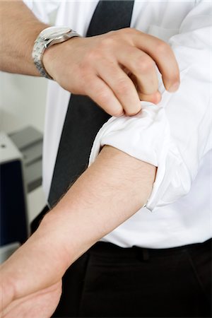 A man rolling up shirtsleeve, Sweden. Foto de stock - Sin royalties Premium, Código: 6102-03867203