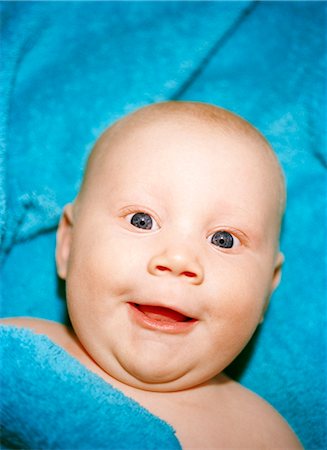 simsearch:6102-03867771,k - Porträt eines lächelnden Babys, Stockholm, Schweden. Stockbilder - Premium RF Lizenzfrei, Bildnummer: 6102-03826738