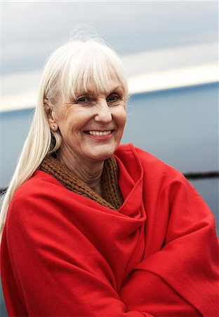 simsearch:6102-08760556,k - Portrait of a scandinavian elderly woman with long hair, Sweden. Foto de stock - Royalty Free Premium, Número: 6102-03826997