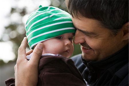 simsearch:6102-08558820,k - Ein Vater mit ein kleinen Baby, Schweden. Stockbilder - Premium RF Lizenzfrei, Bildnummer: 6102-03827082