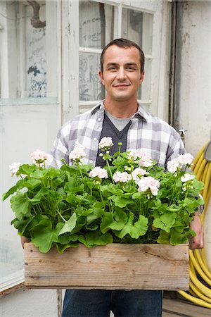 simsearch:6102-03905315,k - Portrait of a smiling middle aged man carrying flowers. Foto de stock - Sin royalties Premium, Código: 6102-03827231