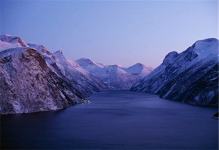 Mountains around a fjord, Norway. Foto de stock - Sin royalties Premium, Código: 6102-03827499