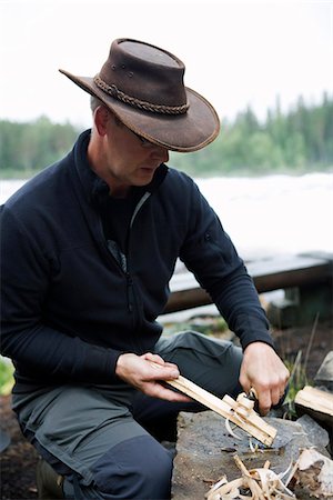 simsearch:6102-03750876,k - A man making a camp fire, Sweden. Foto de stock - Sin royalties Premium, Código: 6102-03827683